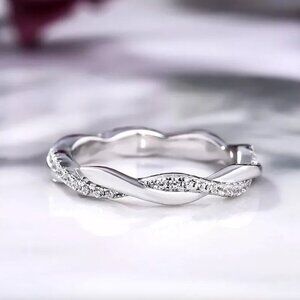 NEW 18k White Gold Diamond Ring Band Dainty Ring Twist Band